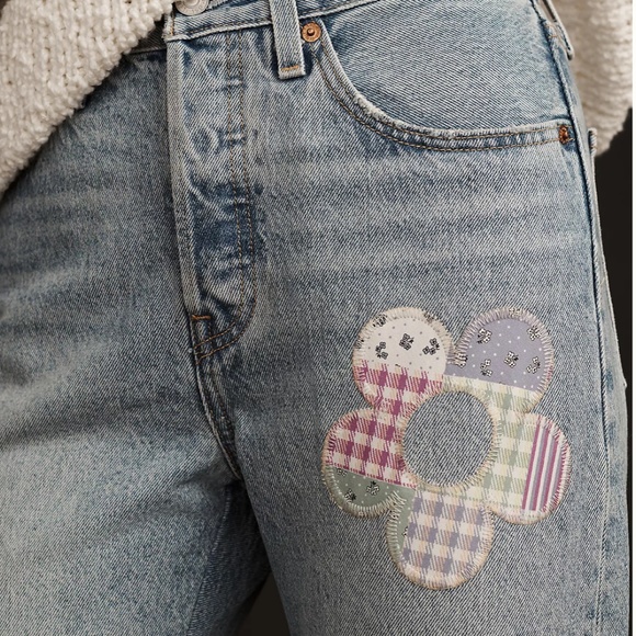 Levi's 501 High-Rise Straight-Leg Jeans Light Indigo Daisy  Patch Design Size 27 - Picture 4 of 13